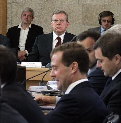 Друг Путина Алексей Кудрин уволен Медведевым 