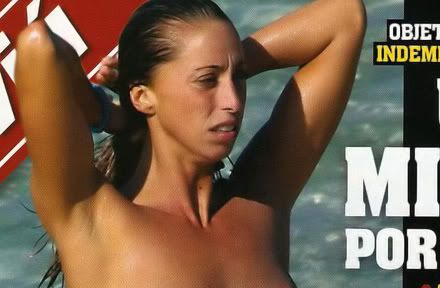 Jennifer Aniston almost gives us some goodness 14391 views