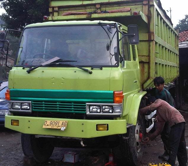 DUMP TRUK FUSO TRONTON BUILT UP