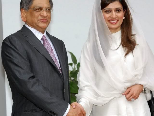 hina-rabbani-khar-meets-sm-krishna.jpg