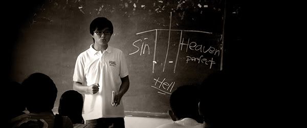 Yu Fei sharing the Gospel to a classroom of souls.