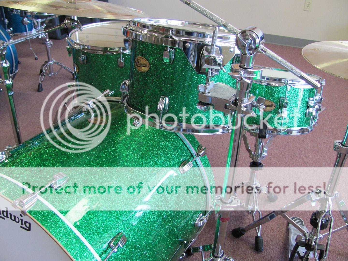 Ludwig Centennial 4 Piece Green Sparkle Shell Pack with 20 Kick Drum 