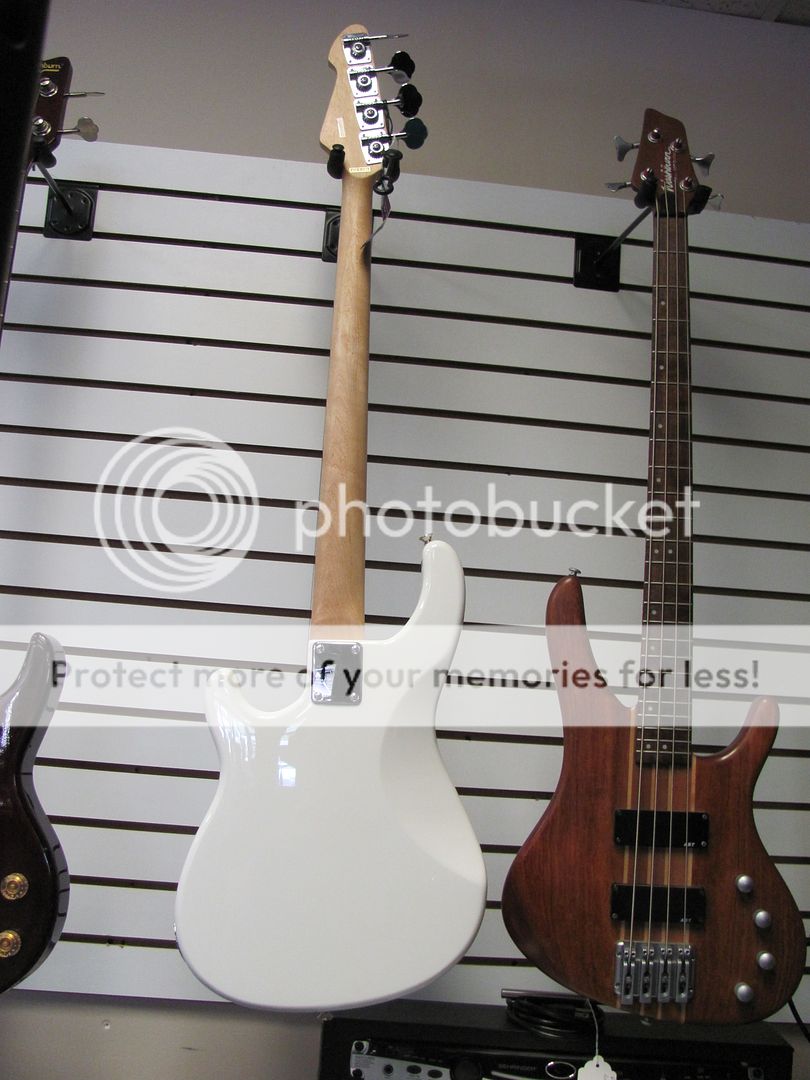 Peavey Zodiac BXP 4 String Bass Guitar   White/Black  