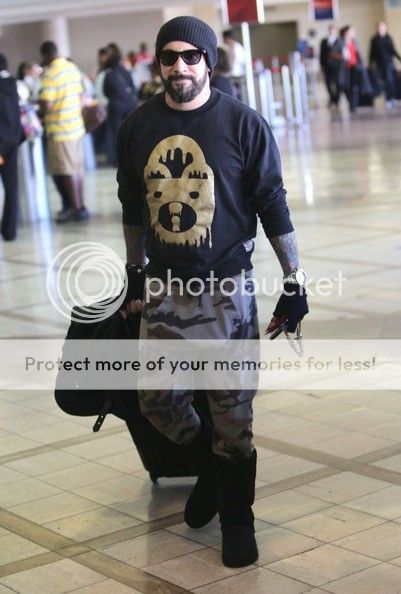 http://i265.photobucket.com/albums/ii217/N79-07/AJ/2012-12-18%20Departing%20On%20A%20Flight%20At%20LAX/001_zps2b7654b5.jpg