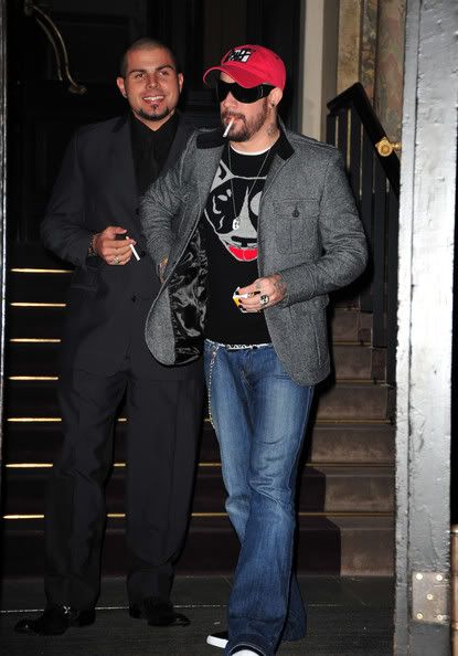 http://i265.photobucket.com/albums/ii217/N79-07/AJ/BackstreetBoysLeavingHotelDeRome-14.jpg