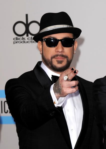 http://i265.photobucket.com/albums/ii217/N79-07/AJ/JMcLean2010AmericanMusicAwardsArrivalsn-Rengb_7AFl.jpg