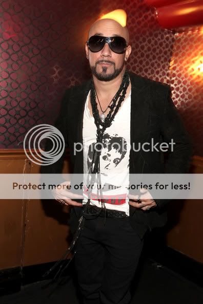 http://i265.photobucket.com/albums/ii217/N79-07/AJ/JMcLeanLogoNewNowNextAwards2011BackstagewxiIJwMtgIOl.jpg