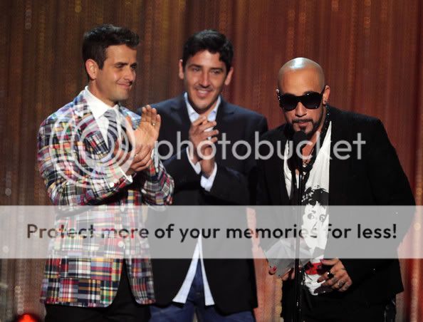 http://i265.photobucket.com/albums/ii217/N79-07/AJ/JMcLeanLogoNewNowNextAwards2011ShowJxdedx2otsal.jpg