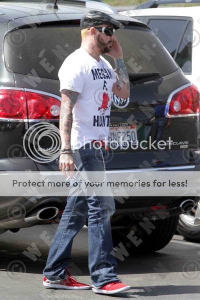 http://i265.photobucket.com/albums/ii217/N79-07/AJ/aj_mclean_003_wenn5451433_preview.jpg