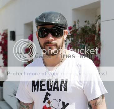 http://i265.photobucket.com/albums/ii217/N79-07/AJ/aj_mclean_004_wenn5451435_127855_M.jpg