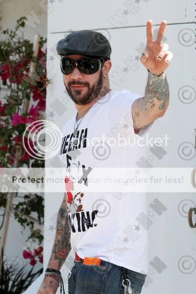 http://i265.photobucket.com/albums/ii217/N79-07/AJ/aj_mclean_007_wenn5451434_preview.jpg