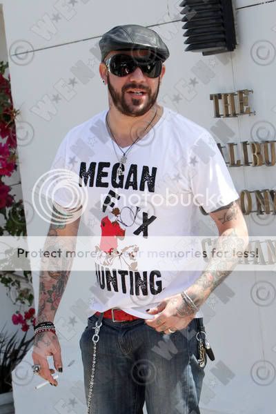 http://i265.photobucket.com/albums/ii217/N79-07/AJ/aj_mclean_008_wenn5451438_preview.jpg